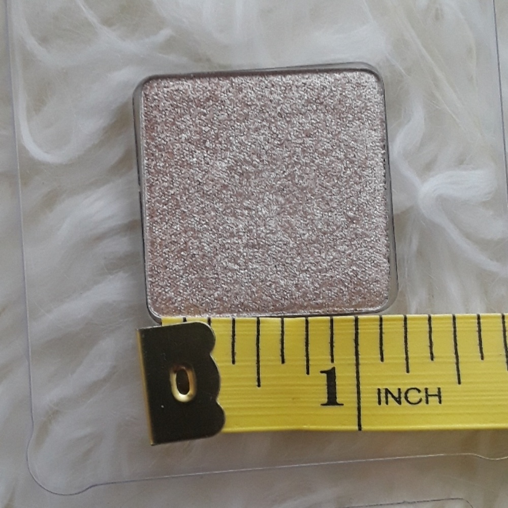 🎈Victoria's Secret  eyeshadow next to nutn - Picture 3 of 3